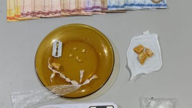 Polícia Militar prende casal por tráfico de drogas em Guaíra (Foto: O Diário de Barretos) Polícia Militar prende casal por tráfico de drogas em Guaíra (Foto: O Diário de Barretos)