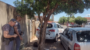 Homem é atingido por disparo de arma de fogo (Foto: O Diário de Barretos) Homem é atingido por disparo de arma de fogo (Foto: O Diário de Barretos)