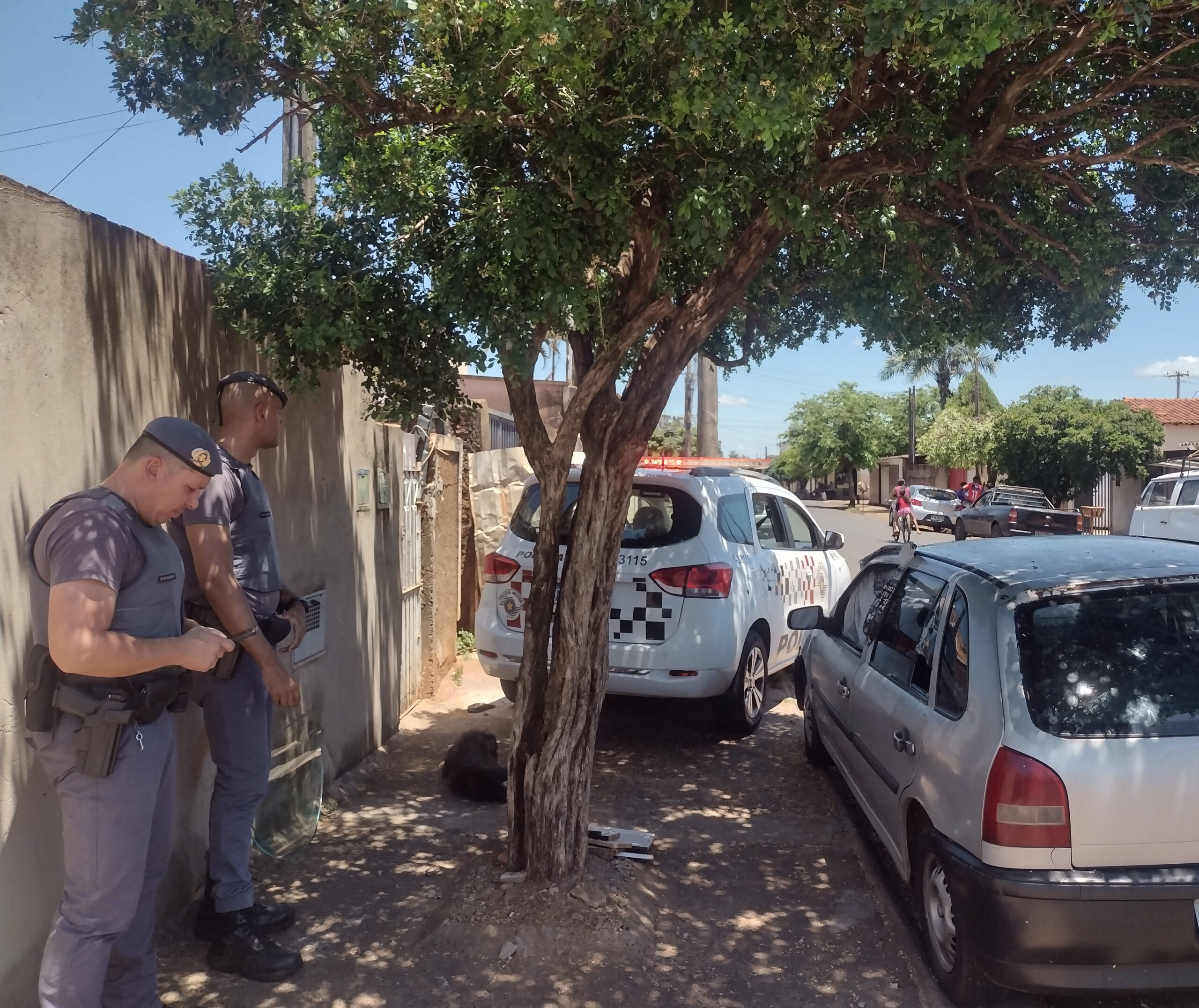 Homem é atingido por disparo de arma de fogo