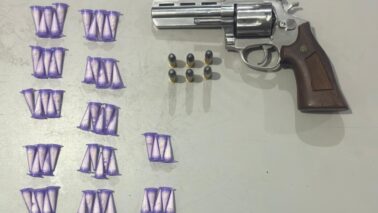 Polícia Militar prende jovem por tráfico e porte ilegal de arma de fogo (Foto: O Diário de Barretos)