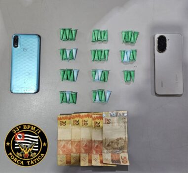 Suspeita é detida pela PM por venda de cocaína no Dom Bosco (Foto: O Diário de Barretos)