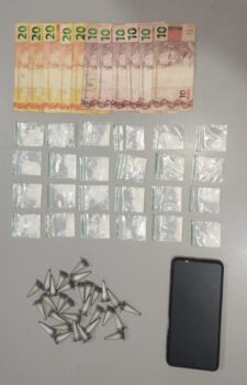 Homem é preso durante ação da PM de combate ao tráfico (Foto: O Diário de Barretos)