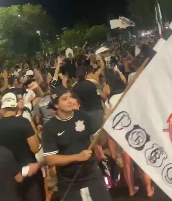 Torcida comemora título do Corinthians nos Região dos Lagos