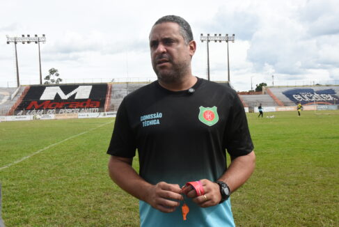 A diretoria do Barretos Esporte Clube, representada pelo 2º vice-presidente, advogado Júlio Samara e o diretor de futebol, Silvando Souza, conduziram a apresentação do elenco já contratado