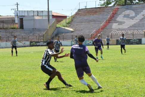 A equipe do Barretos Esporte Clube realizou na manhã desta terça-feira (23), o seu primeiro jogo-treino de preparação para a disputa do Campeonato Paulista da Série A4 de 2026.
