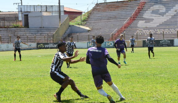 A equipe do Barretos Esporte Clube realizou na manhã desta terça-feira (23), o seu primeiro jogo-treino de preparação para a disputa do Campeonato Paulista da Série A4 de 2026.