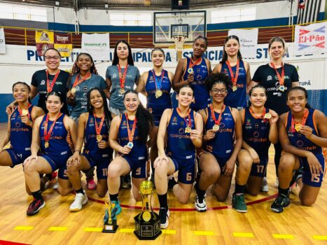 As meninas do Colégio FEB/APAB Barretos conquistaram na tarde deste domingo (30), na Estância Turística de Tupã, o título de Campeãs Paulista de Basquete, na categoria Sub-14. 