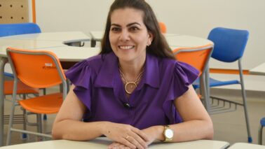 Tatiana é homenageada com o Diploma Gente que é Notícia na Educação