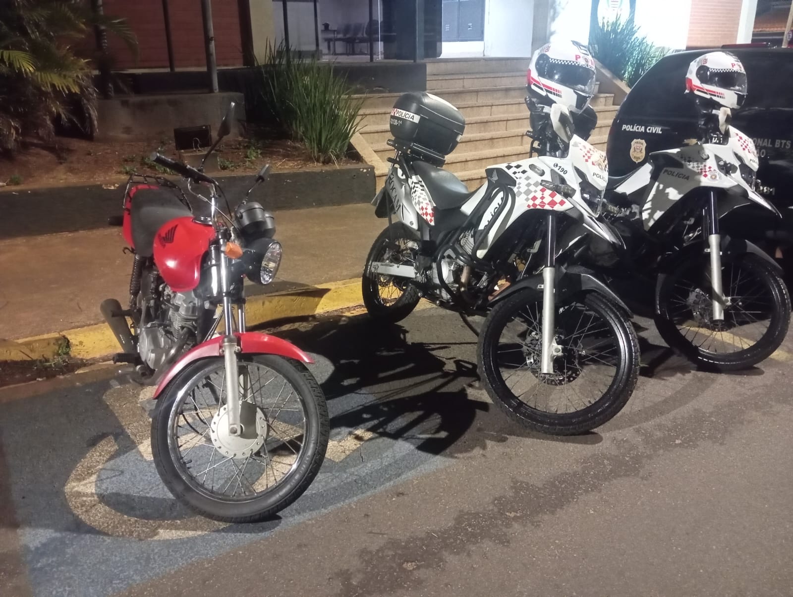 PM aborda infrator e apreende moto com sinais identificadores adulterados