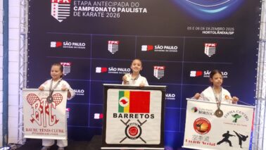 WhatsApp Image 2025-12-06 at 22.40.55 A equipe barretense de Karate formada somente por alunos e alunas do Projeto karate Impacto/SMEL, participaram no sábado (6), no ginásio Poliesportivo Victor Savala, em Hortolândia do Campeonato Estadual de Karate.