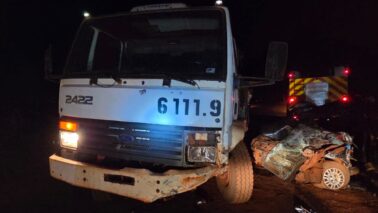 Colisão entre carro e caminhão provoca mortes em vicinal (Foto: O Diário de Barretos)