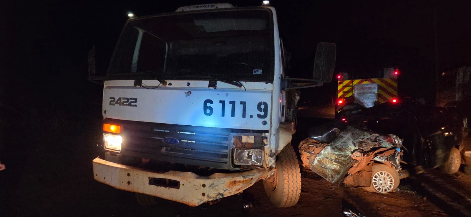 Colisão entre carro e caminhão provoca mortes na vicinal Guerino Talarico em Guaíra