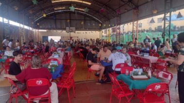 Comunidade prestigia Queima do Alho no Educandário (Foto: O Diário de Barretos)