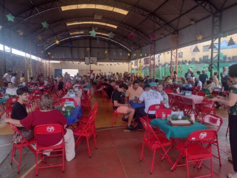 Comunidade prestigia Queima do Alho no Educandário (Foto: O Diário de Barretos)