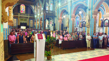 Fiéis lotam Catedral na celebração da Hora da Graça 