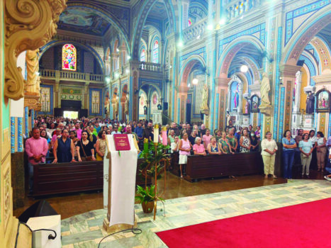 Fiéis lotam Catedral na celebração da Hora da Graça 