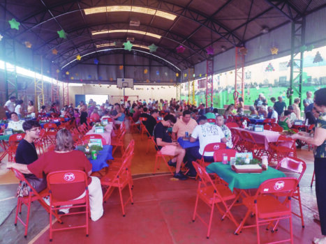 Comunidade prestigia Queima do Alho no Educandário 