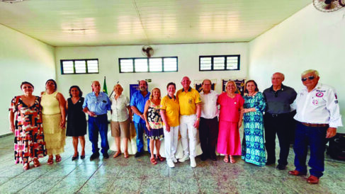 Governador de clube de serviço faz visita oficial a entidade