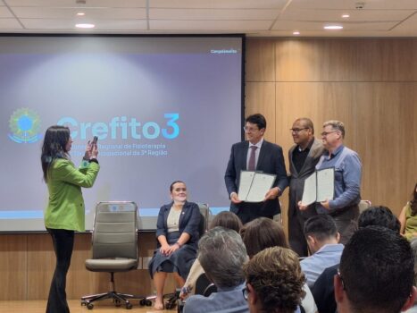 Os profissionais da Fisioterapia e Terapia Ocupacional foram homenageados na noite de terça-feira (9), com a entrega de Moções de Reconhecimento em evento realizado no auditório do Hospital Infantojuvenil pelo Crefito-3 - Conselho Regional de Fisioterapia e Terapia Ocupacional da 3ª região.