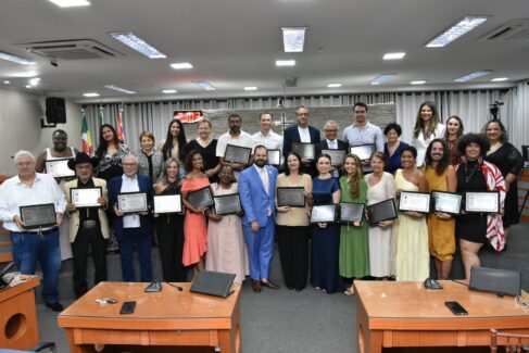 Legislativo promove entrega de diploma de mérito cultural