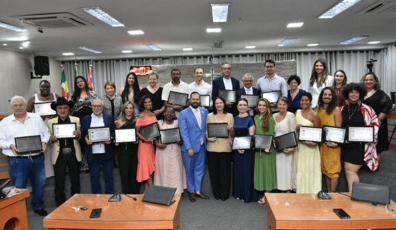 Legislativo promove entrega de diploma de mérito cultural