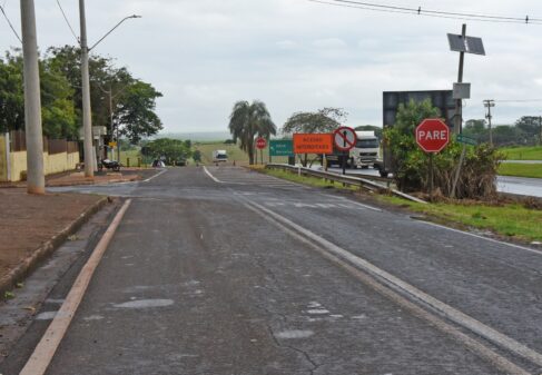 Trânsito altera sentidos de vias para conclusão de obras