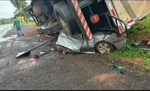 Colisão mata quatro pessoas na rodovia Armando Sales de Oliveira (Foto: O Diário de Barretos)