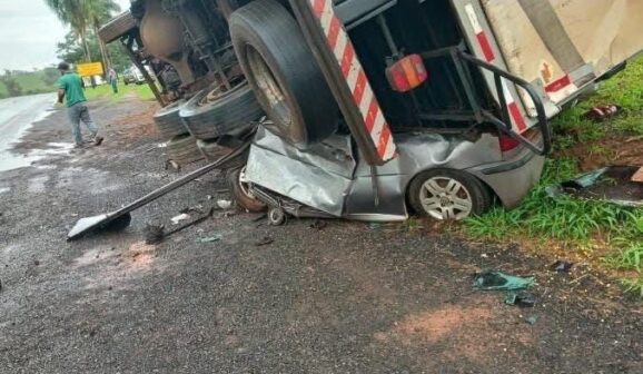 Colisão mata quatro pessoas na rodovia Armando Sales de Oliveira (Foto: O Diário de Barretos)