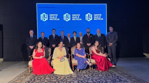 Em solenidade realizada na noite de ontem (18), no Espaço de Eventos “José Brandão Tupynambá”, no Parque do Peão, foram entregues os diplomas da 66ª edição do Gente que é Notícia, pelo Grupo Monteiro de Barros.