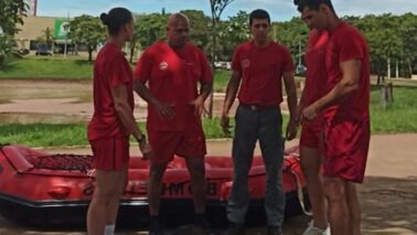 Bombeiros realizam treinamento na Região dos Lagos (Foto: O Diário de Barretos)