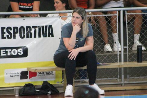 A treinadora da equipe Sub-14 do Colégio FEB/APAB Barretos, Cynthia Almeida, foi escolhida em votação entre os treinadores da competição, como a melhor treinadora do Campeonato Paulista da categoria.