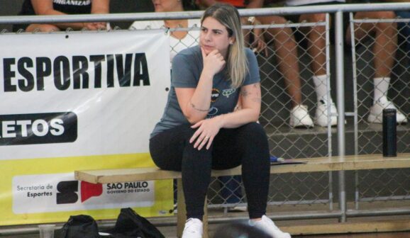 A treinadora da equipe Sub-14 do Colégio FEB/APAB Barretos, Cynthia Almeida, foi escolhida em votação entre os treinadores da competição, como a melhor treinadora do Campeonato Paulista da categoria.