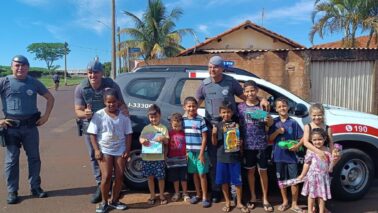 A Polícia Militar de Terra Roxa, que pertence a área do 33º BPMI de Barretos realizou na segunda (22), a entrega de 650 brinquedos para as crianças da cidade