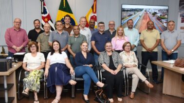 O prefeito da Estância Turística de Barretos, Odair Silva, reuniu, na manhã de ontem, representantes de diversas instituições assistenciais da cidade e anunciou a quitação das emendas impositivas