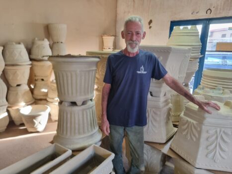 Artesão de Barretos transforma concreto em arte e leva nome da cidade ao Brasil