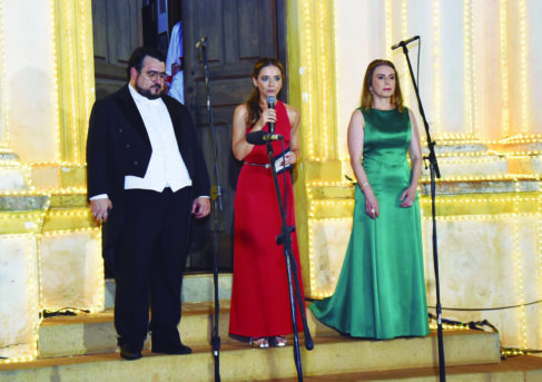 Sarau natalino transforma Museu em palco central de música e luz