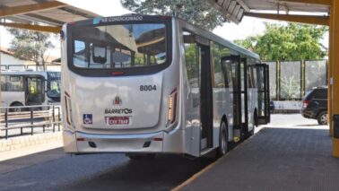 Os 22 motoristas contratados pela empresa Global S/A Transportes Urbanos entraram em greve na tarde de ontem (11), por tempo indeterminado