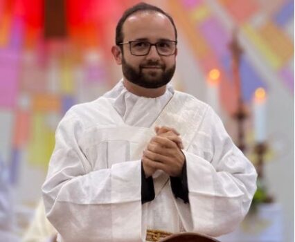 O Diácono Matheus Flávio da Silva foi ordenado na última quinta-feira (11), durante celebração que aconteceu na igreja matriz da Paróquia São Benedito.