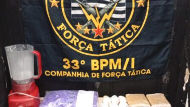 PM aborda criminosos e apreende arma e 2,8kg de drogas na região (Foto: O Diário de Barretos)