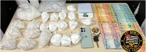 Polícia Militar prende dois durante ação de combate ao tráfico de entorpecente (Foto: O Diário de Barretos)