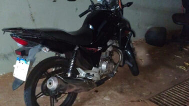 Polícia Militar detém suspeitos e encontra moto utilizada em roubo a residência (Foto: O Diário de Barretos)