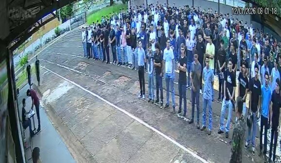 Jovens passam por designação no Tiro de Guerra