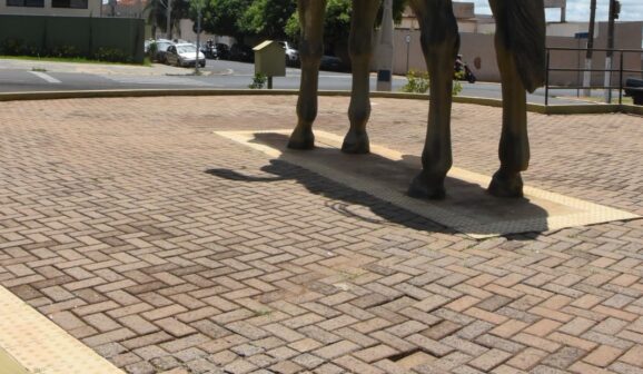 Monumento O Berranteiro apresenta novo afundamento do piso