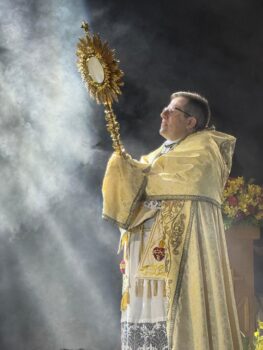 Cerco de Jericó está sendo simplesmente fantástica e com participação em massa, destaca Padre Davis