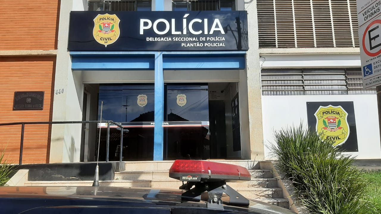 Homem denuncia furto de relógio em clínica