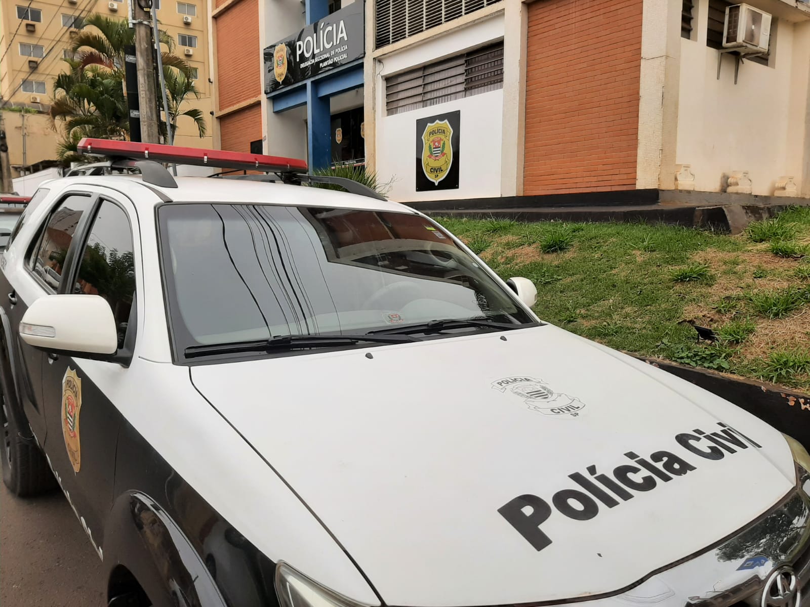 Moto furtada é localizada em mata no Christiano