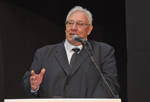 Diploma da 66ª edição do Gente que é Notícia 2025 é entregue pelo GMB