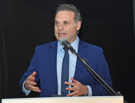 Diploma da 66ª edição do Gente que é Notícia 2025 é entregue pelo GMB