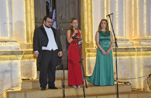 Sarau natalino transforma Museu em palco central de música e luz