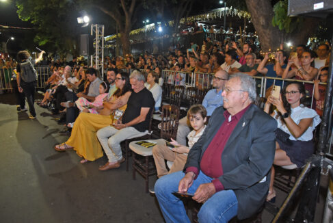 Sarau natalino transforma Museu em palco central de música e luz